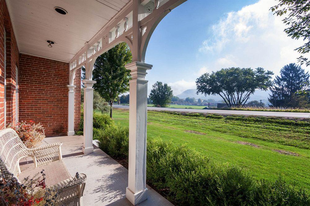 Village House Inn Уинона Экстерьер фото